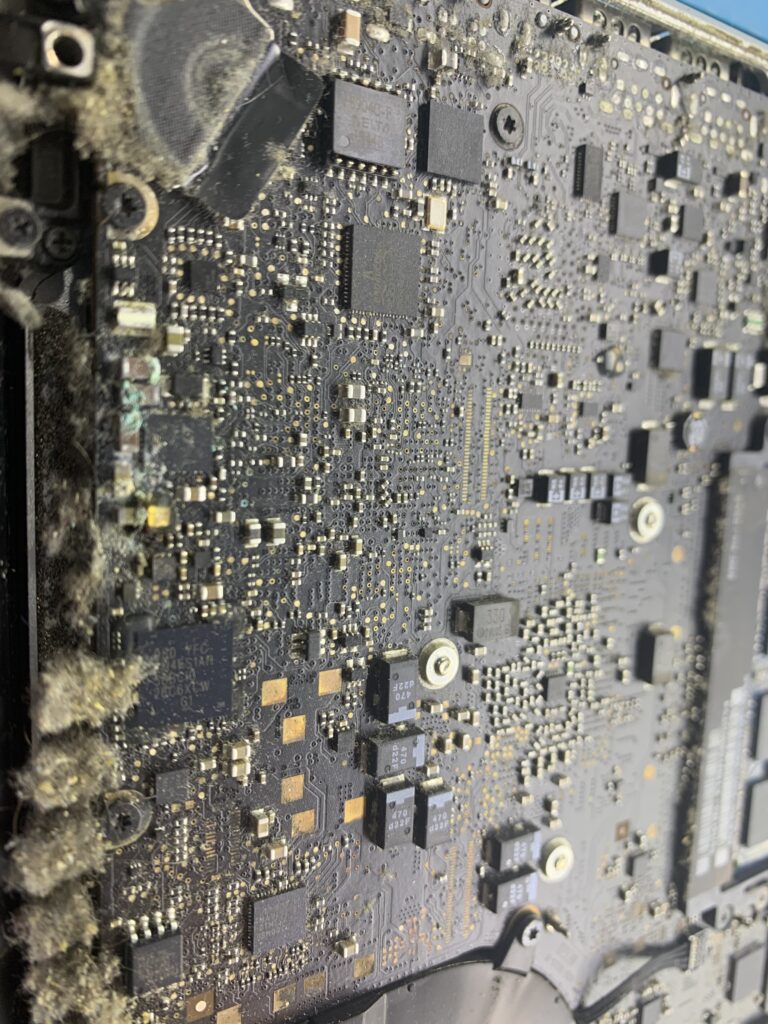 Oxidação na placa lógica por poeira