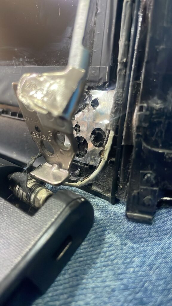 Reparo de dobradiça de notebook rj